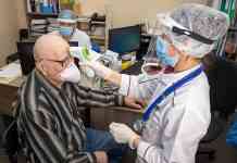 Для немощных пенсионеров уже готова третья бустерная доза, – они будут первыми