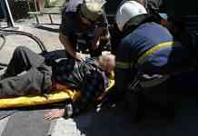 Из ямы глубиной около 3-х метров пенсионера доставали при помощи пожарных ремней и лестницы