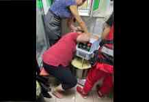 Тестомешалка намертво зажала руку беспечной женщине