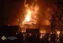 На улице Мира, в Павлограде, сгорел заброшенный дом, где грелись бродяги