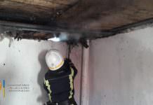 В Павлограде горящую крышу гаража по ул. Героев Украины тушили спасатели