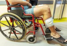 Раненые при обстреле аэропорта спасатели говорят, что российские оккупанты подлее фашистов