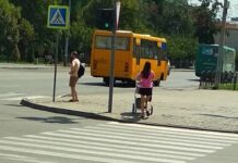 У Павлограді п’яна жінка пляшкою побила пасажира автобуса та заплатила за це 850 гривень