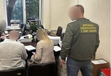 Звідки у начальника квартирно-експлуатаційного управління «Toyota Land Cruiser», за 3,3 млн. грн, – слідство не може зрозуміти